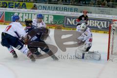 DEL - Eishockey - ERC Ingolstadt - Adler Mannheim - Saison 2015/2016 - John Laliberte (#15 ERC Ingolstadt) trifft den Pfosten - Endras Denis (#44 Mannheim) - Foto: Jürgen Meyer