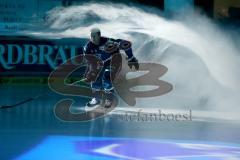 DEL - Eishockey - ERC Ingolstadt - Adler Mannheim - Saison 2015/2016 - Patrick McNeill (#2 ERC Ingolstadt) - beim Einlaufen - Foto: Jürgen Meyer