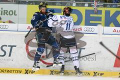 DEL - Eishockey - ERC Ingolstadt - Iserlohn Roosters - Saison 2015/2016 - Thomas Pielmeier (#50 ERC Ingolstadt) - Dupont Brodie (#11 Iserlohn) - check - Foto: Jürgen Meyer