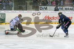 DEL - Eishockey - ERC Ingolstadt - Straubing Tigers - Saison 2015/2016 - David Elsner (#61 ERC Ingolstadt) mit der Chane zum 2:2 Ausgleich - Foto: Jürgen Meyer