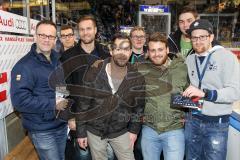 DEL - Eishockey - ERC Ingolstadt - Eisbären Berlin - Saison 2015/2016 - Die Mitspieler vom Loopyball mit Andreas Schmidt von Stadtwerke Ingolstadt 3vo li - Foto: Meyer Jürgen