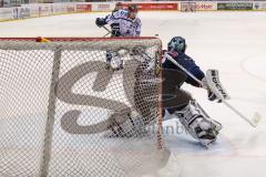 DEL - Eishockey - ERC Ingolstadt - Iserlohn Roosters - Saison 2015/2016 - Friedrich Marko (#67 Iserlohn) - Timo Pielmeier Torwart (#51 ERC Ingolstadt) - Foto: Meyer Jürgen