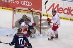 DEL - Eishockey - ERC Ingolstadt - Düsseldorfer EG - Saison 2015/2016 - 1:3 Führungstreffer von Stephan Daschner (nicht im Bild) -Timo Pielmeier (#51 ERC Ingolstadt) - Petr Taticek (#17 ERC Ingolstadt) - Dmitriev Alexei #42 DEG - Foto: Jürgen Meyer