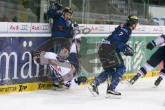 DEL - Eishockey - ERC Ingolstadt - EHC Red Bull München - Jared Ross (#42 ERC Ingolstadt) checkt Söderholm Toni (#26 München) - Brian Lebler (#7 ERC Ingolstadt) - Saison 2015/2016 - Foto: Meyer Jürgen