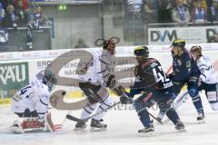 DEL - Eishockey - ERC Ingolstadt - Iserlohn Roosters - Jared Ross (ERC 42) knapp am Tor von Lange Mathias (#24 Iserlohn)