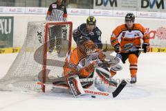 DEL - Eishockey - ERC Ingolstadt - Grizzlys Wolfsburg - Saison 2015/2016 - Brückmann Felix (#90 Wolfsburg) Torwart Wolfsburg - Jared Ross (#42 ERC Ingolstadt) - Bina Robert (#28 Wolfsburg) - Foto: Jürgen Meyer