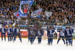 DEL - Eishockey - ERC Ingolstadt - Straubing Tigers - Saison 2015/2016 - Die Spieler vor den Fans - Foto: Jürgen Meyer