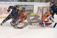 DEL - Eishockey - ERC Ingolstadt - Grizzlys Wolfsburg - Saison 2015/2016 - Patrick McNeill (#2 ERC Ingolstadt) - Höhenleitner Christoph (#21 Wolfsburg) - Brückmann Felix (#90 Wolfsburg) Torwart Wolfsburg - Foto: Jürgen Meyer