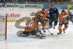 DEL - Eishockey - ERC Ingolstadt - Grizzlys Wolfsburg - Saison 2015/2016 - Alexander Barta (#92 ERC Ingolstadt) - Krupp Björn (#44 Wolfsburg) - Brückmann Felix (#90 Wolfsburg) Torwart Wolfsburg - Sharrow James (#3 Wolfsburg) - Foto: Jürgen Meyer