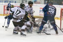 DEL - Eishockey - ERC Ingolstadt - Thomas Sabo Ice Tigers - Saison 2015/2016 - Thomas Greilinger (#39 ERC Ingolstadt) - Patrick Reimer (#17 Ice Tigers) - Brandon McMillan (ERC Ingolstadt) - Foto: Meyer Jürgen