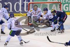 DEL - Eishockey - ERC Ingolstadt - Straubing Tigers - Saison 2015/2016 - Tomas Kubalik (#81 ERC Ingolstadt) - Urban Denny (#44 Straubing) - Climie Matthew (#33 Straubing) - Foto: Jürgen Meyer