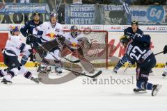 DEL - Eishockey - ERC Ingolstadt - EHC Red Bull München - Salcido Brian (#22 ERC Ingolstadt) mit einem Schlagschuss - Leggio David (73 München) - Abeltshauser Konrad (#16 München) -  Saison 2015/2016 - Foto: Meyer Jürgen