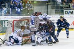 DEL - Eishockey - ERC Ingolstadt - Iserlohn Roosters - Kampf um den Puck vor dem Tor von Lange Mathias (#24 Iserlohn). Im Gewühl Thomas Greilinger (ERC 39)