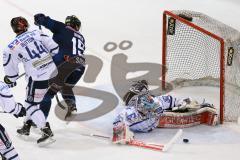 DEL - Eishockey - ERC Ingolstadt - Iserlohn Roosters - Saison 2015/2016 - Petr Taticek (#17 ERC Ingolstadt) - Danny Irmen (#19 ERC Ingolstadt) - Foto: Meyer Jürgen