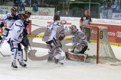 DEL - Eishockey - ERC Ingolstadt - Iserlohn Roosters - Saison 2015/2016 - Petr Taticek (#17 ERC Ingolstadt) mit dem 2:0 Führungstreffer - John Laliberte (#15 ERC Ingolstadt) - Pickard Chet Torwart (#34 Iserlohn) - Lavalleé Kevin (#20 Iserlohn) - Foto: Mey