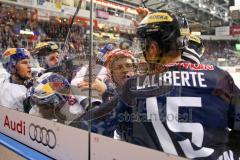 DEL - Eishockey - ERC Ingolstadt - EHC Red Bull München - John Laliberte (#15 ERC Ingolstadt) - Rauferei - Schlägerei - Saison 2015/2016 - Foto: Meyer Jürgen