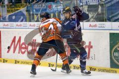 DEL - Eishockey - ERC Ingolstadt - Grizzlys Wolfsburg - Tanz um den Puck John Laliberte (ERC 15) rechst und links Björn Krupp 44