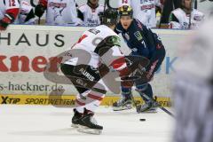 DEL - Eishockey - ERC Ingolstadt - Kölner Haie - Saison 2015/2016 - Brian Lebler (#7 ERC Ingolstadt) - Moritz Müller (#91 Köln) - Foto: Meyer Jürgen