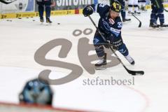 DEL - Eishockey - ERC Ingolstadt - EHC Red Bull München - Saison 2015/2016 - Björn Barta (#33 ERC Ingolstadt) beim warm machen - Foto: Jürgen Meyer