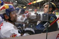 DEL - Eishockey - ERC Ingolstadt - EHC Red Bull München - John Laliberte (#15 ERC Ingolstadt) - Rauferei - Schlägerei - Saison 2015/2016 - Foto: Meyer Jürgen