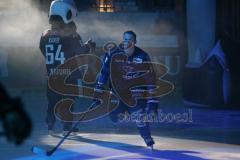 DEL - Eishockey - ERC Ingolstadt - EHC Red Bull München - Saison 2015/2016 - Benedikt Schopper (#11 ERC Ingolstadt) beim einlaufen - Foto: Jürgen Meyer