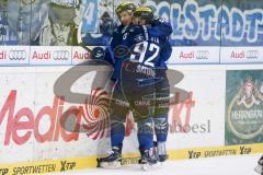 DEL - Eishockey - ERC Ingolstadt - Thomas Sabo Ice Tigers - Saison 2015/2016 - Tomas Kubalik (#81 ERC Ingolstadt) mit dem 1:0 Führungstreffer - Alexander Barta (#92 ERC Ingolstadt) - Jubel - Foto: Meyer Jürgen