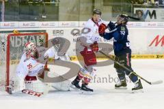 DEL - Eishockey - ERC Ingolstadt - Düsseldorfer EG - Saison 2015/2016 - Niederberger Mathias Torwart (#35 Düsseldorf) - Björn Barta (#33 ERC Ingolstadt) - Foto: Meyer Jürgen