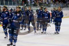 DEL - Eishockey - ERC Ingolstadt - Krefeld Pinguine - Saison 2015/2016 - Benedikt Schopper (#11 ERC Ingolstadt) - Patrick McNeill (#2 ERC Ingolstadt) - Thomas Greilinger (#39 ERC Ingolstadt) - Thomas Pielmeier (#50 ERC Ingolstadt) - nach dem Spiel bedanke