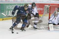 DEL - Eishockey - ERC Ingolstadt - Thomas Sabo Ice Tigers - Saison 2015/2016 - John Laliberte (#15 ERC Ingolstadt) - Steven Reinprecht (#28 Ice Tigers) - Foto: Meyer Jürgen