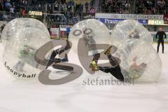 DEL - Eishockey - ERC Ingolstadt - Eisbären Berlin - Saison 2015/2016 - Loopyball in der Drittelpause - Foto: Meyer Jürgen