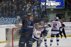 DEL - Eishockey - ERC Ingolstadt - EHC München Red Bull - Petr Taticek (ERC 17) trifft zum Ausgleich 1:1 Tor Jubel, Torwart Danny aus den Birken (EHC) ohne Chance (EHC)