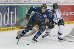 DEL - Eishockey - ERC Ingolstadt - Thomas Sabo Ice Tigers - Saison 2015/2016 - John Laliberte (#15 ERC Ingolstadt) - Steven Reinprecht (#28 Ice Tigers) - Foto: Meyer Jürgen