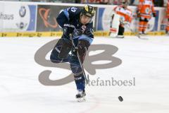 DEL - Eishockey - ERC Ingolstadt - Grizzlys Wolfsburg - Saison 2015/2016 - Jared Ross (#42 ERC Ingolstadt) beim warm machen - Foto: Jürgen Meyer