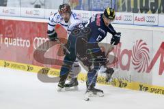 DEL - Eishockey - ERC Ingolstadt - Iserlohn Roosters - Saison 2015/2016 - Martin Davidek (#12 ERC Ingolstadt) - Petersen Nicholas (#8 Iserlohn) - Foto: Meyer Jürgen