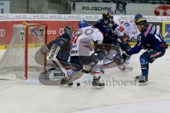 DEL - Eishockey - ERC Ingolstadt - Adler Mannheim - Saison 2015/2016 - Timo Pielmeier (#51 ERC Ingolstadt) - Petr Taticek (#17 ERC Ingolstadt) - Hecht Jochen (#55 Mannheim) - Arendt Ronny (#57 Mannheim) -  - Foto: Jürgen Meyer