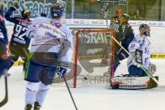 DEL - Eishockey - ERC Ingolstadt - Straubing Tigers - Saison 2015/2016 - Alexander Barta (#92 ERC Ingolstadt) und Brian Lebler (#7 ERC Ingolstadt) bejubeln den 3:2 Führungstreffer von Dustin Friesen - Foto: Jürgen Meyer