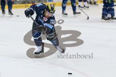 DEL - Eishockey - ERC Ingolstadt - EHC Red Bull München - Saison 2015/2016 - Björn Barta (#33 ERC Ingolstadt) beim warm machen - Foto: Jürgen Meyer