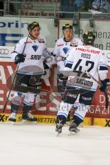 DEL - Eishockey - ERC Ingolstadt -Hamburg Freezers - Saison 2015/2016 - Alexander Barta (#92 ERC Ingolstadt) schiesst den 2:1 Führungstreffer - Thomas Greilinger (#39 ERC Ingolstadt) - Jared Ross (#42 ERC Ingolstadt) - Jubel - Foto: Meyer Jürgen