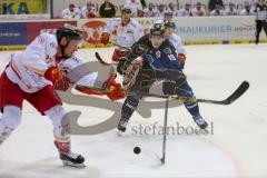 DEL - Eishockey - ERC Ingolstadt - Düsseldorfer EG DEG -  Danny Irmen (ERC 19) rechts und links Tim Schüle (27 DEG)