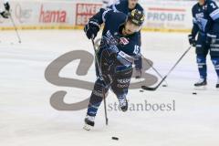DEL - Eishockey - ERC Ingolstadt - Thomas Sabo Ice Tigers - Saison 2015/2016 - John Laliberte (#15 ERC Ingolstadt) beim warm machen - Foto: Meyer Jürgen
