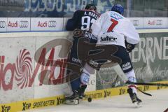 DEL - Eishockey - ERC Ingolstadt - Adler Mannheim - Saison 2015/2016 - Alexander Barta (#92 ERC Ingolstadt) - Riefers Philip (#9 Mannheim) - Foto: Jürgen Meyer