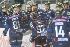 DEL - Eishockey - ERC Ingolstadt - Düsseldorfer EG - Saison 2015/2016 - Abklatschen an der Spielerbank nach dem 2:3 Anschlußtreffer durch Tomas Kubalik (#81 ERC Ingolstadt) - Foto: Jürgen Meyer