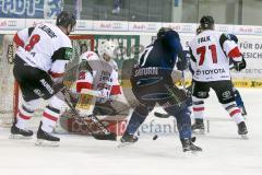 DEL - Eishockey - ERC Ingolstadt - Kölner Haie - Saison 2015/2016 - Petr Taticek (#17 ERC Ingolstadt) - Gustaf Wesslau Torwart (#29 Köln) - Shawn Lalonde (#9 Köln) - Andreas Falk (#71 Köln) - Foto: Meyer Jürgen