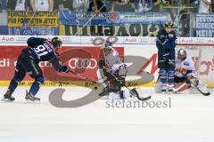 DEL - Eishockey - ERC Ingolstadt - EHC Red Bull München - Tomas Kubalik (#81 ERC Ingolstadt) - Smaby Matthew (#27 München) - Saison 2015/2016 - Foto: Meyer Jürgen
