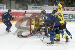 DEL - Eishockey - ERC Ingolstadt - Krefeld Pinguine - Saison 2015/2016 - Patrick Galbraith Torwart (#31 Krefeld)  - Tomas Kubalik (#81 ERC Ingolstadt) - Jared Ross (#42 ERC Ingolstadt) - Scott Valentine (#47 Krefeld)  - Foto: Meyer Jürgen