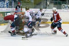 DEL - Eishockey - ERC Ingolstadt -Hamburg Freezers - Saison 2015/2016 - Brandon McMillan (ERC Ingolstadt) - Cal Heeter Torwart(#34 Hamburg) - Foto: Meyer Jürgen