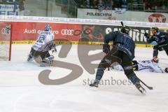 DEL - Eishockey - ERC Ingolstadt - Schwenninger Wild Wings - Saison 2015/2016 - Thomas Greilinger (#39 ERC Ingolstadt) mit einem Pfostentreffer - Dimitri Pätzold Torwart (#32 Schwenningen) - Danny Irmen (#19 ERC Ingolstadt) - Foto: Meyer Jürgen