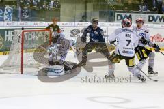 DEL - Eishockey - ERC Ingolstadt - Schwenninger Wild Wings - Saison 2015/2016 - Joey MacDonald Torwart (#35 Schwenningen) - John Laliberte (#15 ERC Ingolstadt) - Foto: Jürgen Meyer