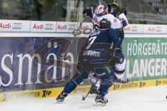 DEL - Eishockey - ERC Ingolstadt - EHC Red Bull München - Jared Ross (#42 ERC Ingolstadt) checkt Söderholm Toni (#26 München) - Brian Lebler (#7 ERC Ingolstadt) - Saison 2015/2016 - Foto: Meyer Jürgen