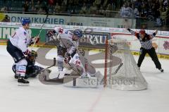 DEL - Eishockey - ERC Ingolstadt - Adler Mannheim - Saison 2015/2016 - John Laliberte (#15 ERC Ingolstadt) trifft den Pfosten - Endras Denis (#44 Mannheim) - Foto: Jürgen Meyer